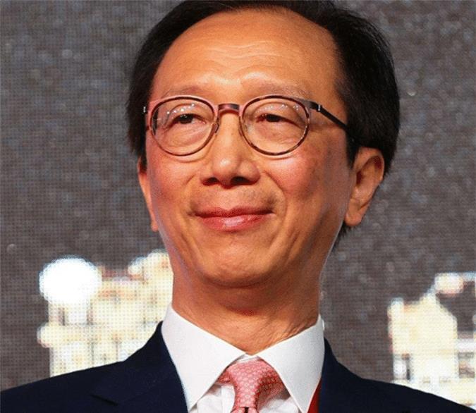 曾拒绝移民，拒绝千万年薪，两度染指人妻的他，为何娶了伏明霞？