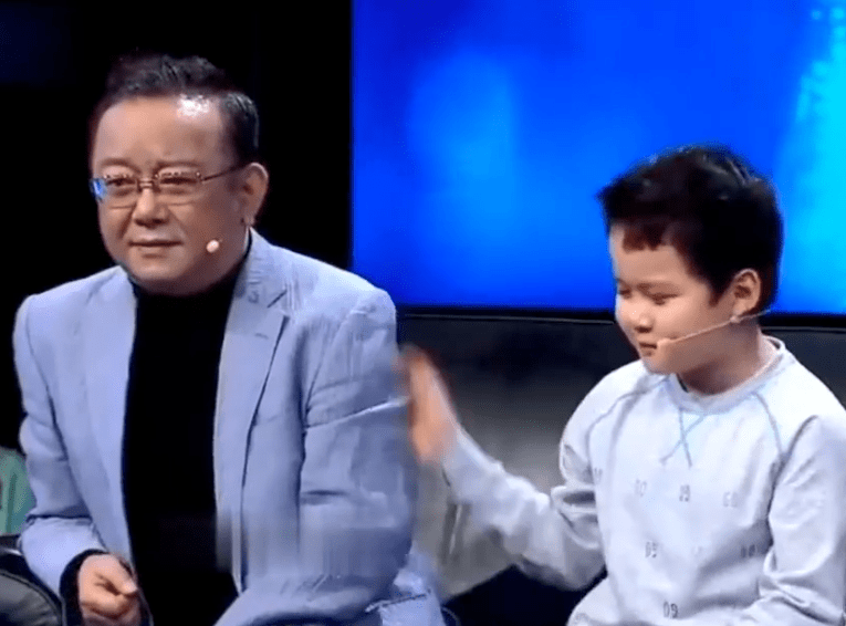 王刚|明明是三口之家,却过出祖孙三代感,这8个明星家庭,父子最大差81岁