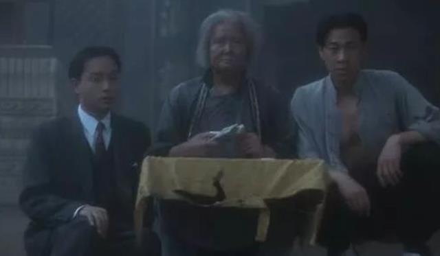 达里奥|《霸王别姬》原著同是玷污蝶衣，张公公让人同情，袁四爷让人恶心