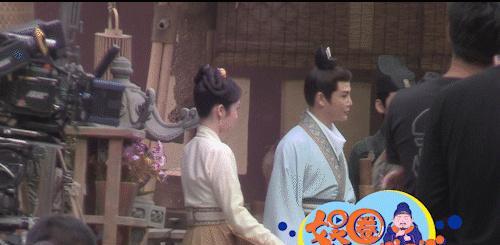 唐嫣|孙坚发文为唐嫣新剧打call现身片场面容浮肿表情僵硬