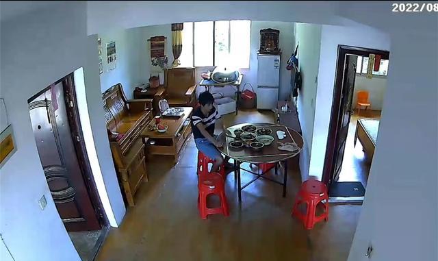 欺负老人热情好客?福建一对夫妻天天都去蹭饭,把老人的儿女气坏了