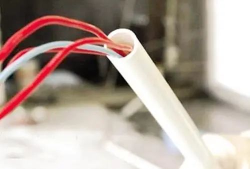 新房装修,水电改造这样开槽还敢要500一天的工费?我让他滚!