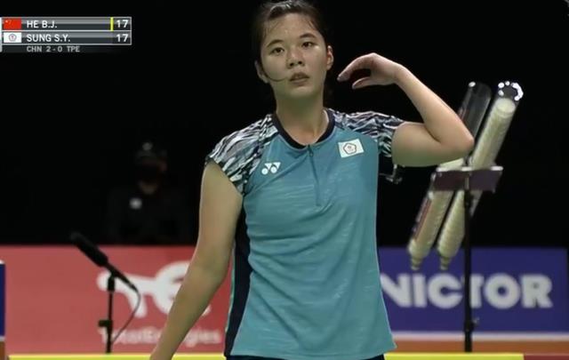 何冰娇|18-17到18-21！国羽名将意外输掉1局，状态有点差！何冰娇要加油