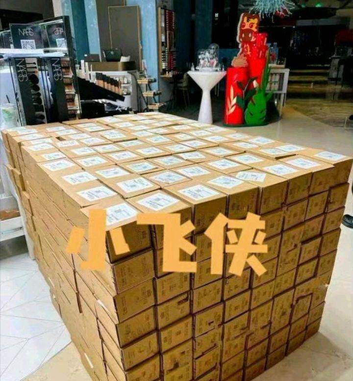 肖战|“小飞侠”晒图，包裹堆成山！《The Star》称肖战“巨星”