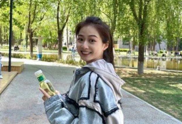 保研|冯琳顺利保研复旦后,在东方卫视担任主持人再次亮相,令人惊艳