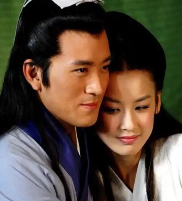 黄圣依|黄圣依杨子被传离婚后合体拍视频，未带婚戒引争议，曝被合同胁迫