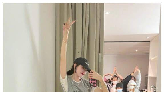 唐嫣|唐嫣暂不复出工作，全职接送2岁女儿上学，感慨：我每天都很忙