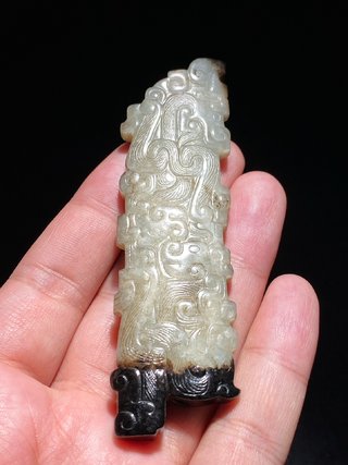 |战国 和田玉受沁 蟠虺纹 龙纹 扁勒 勒子 挂件