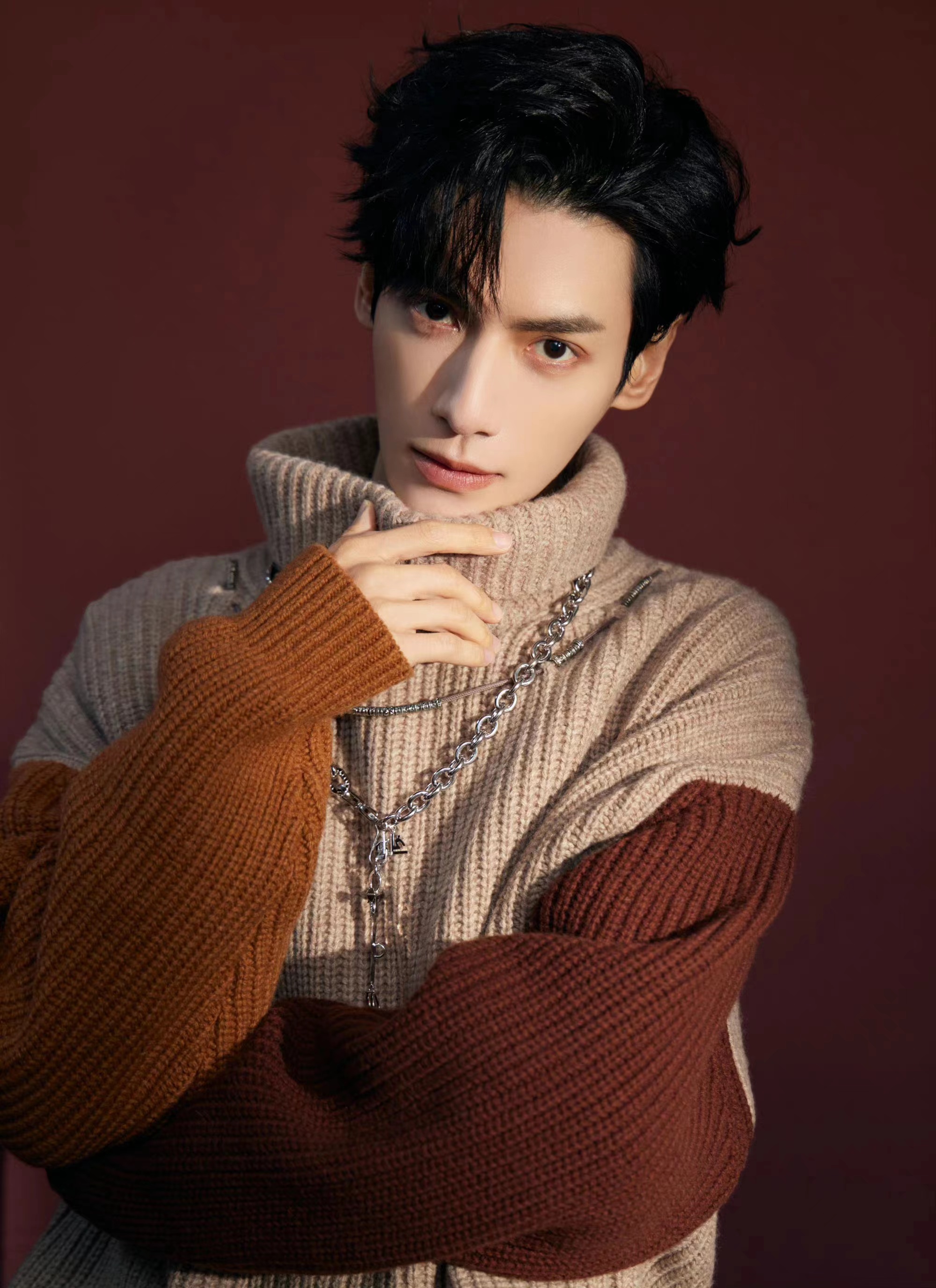 程潇|头大肩窄、小短腿、双下巴赘肉,没修图的男明星真是没眼看