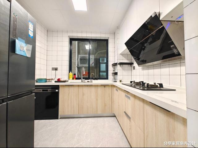 一家三口85平新房，全屋简单漂亮，横厅设计让空间大一倍，很舒服