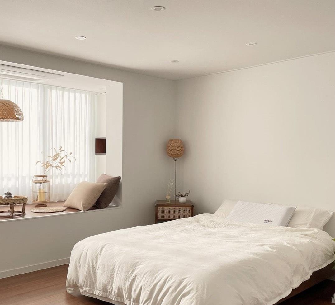 韩国25岁女主坚持“低欲生活”,全屋极简风十足,家居氛围美极了