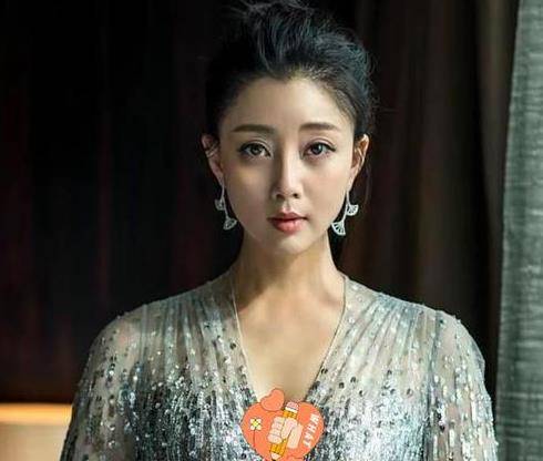 殷桃|殷桃泳装照亮相，身材不走样，依然魅力四射，真让人羡慕