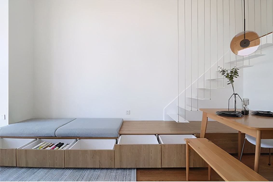 小户型客厅怎么设计才显大?这样做,沙发茶几一样都不缺!