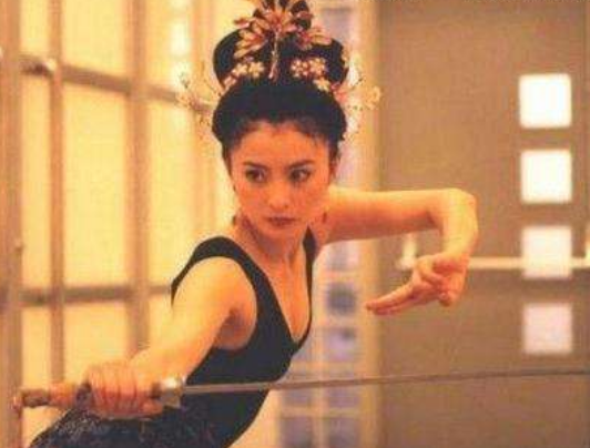 春节档|李赛凤:拍戏20年无绯闻,嫁豪门后名誉扫地,今带儿子艰难生活