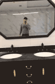 女朋友去西藏出差，走的时候还挺正常，呆了几天后我陷入了沉思