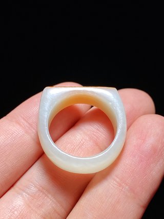 和田玉籽料|清 和田玉籽料留皮 白玉 清静无为 马鞍戒