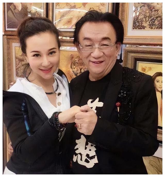 18年后再看袁茵，才知道她当年为何离开侯耀文，转身嫁给了戴志诚