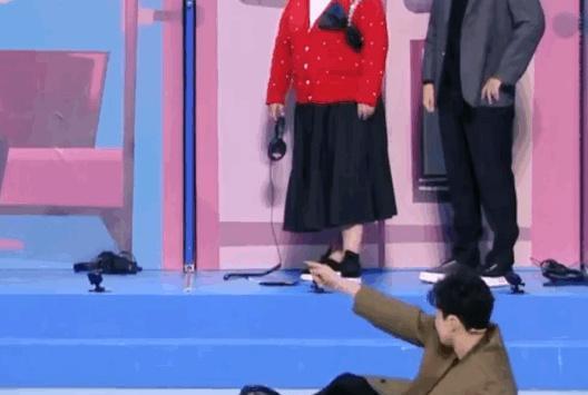 |当白敬亭和谭松韵同框表演！果然好朋友碰瓷法都一样！