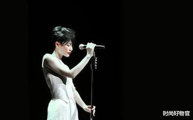 谭维维|谭维维健身7年总算没白费,运动装难掩S型曲线,好身材全靠“练”