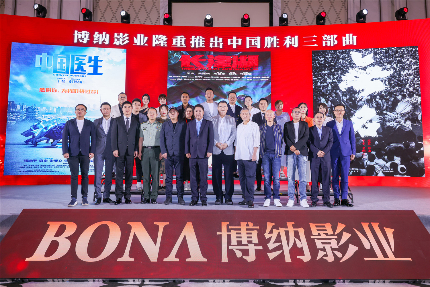 无名|《无名》曝最新剧照，梁朝伟王一博颇具神秘感，周迅穿旗袍优雅知性