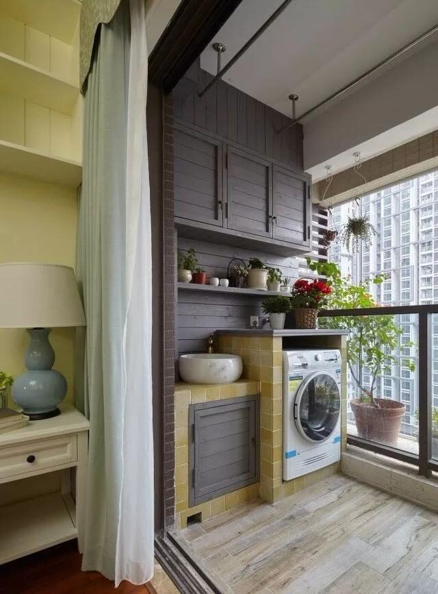 越来越多人阳台这样装，不仅解决了晒衣问题还美观，老婆很满意！