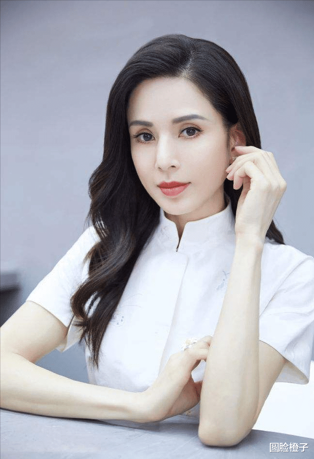 美丽|过了50岁还未婚未育的5位女星，个个颜值高身材好，独立又美丽