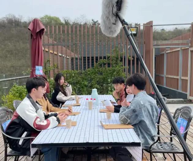 |大学生自制校园恋爱综艺结束后几乎都分手，他们懂得经营感情吗？