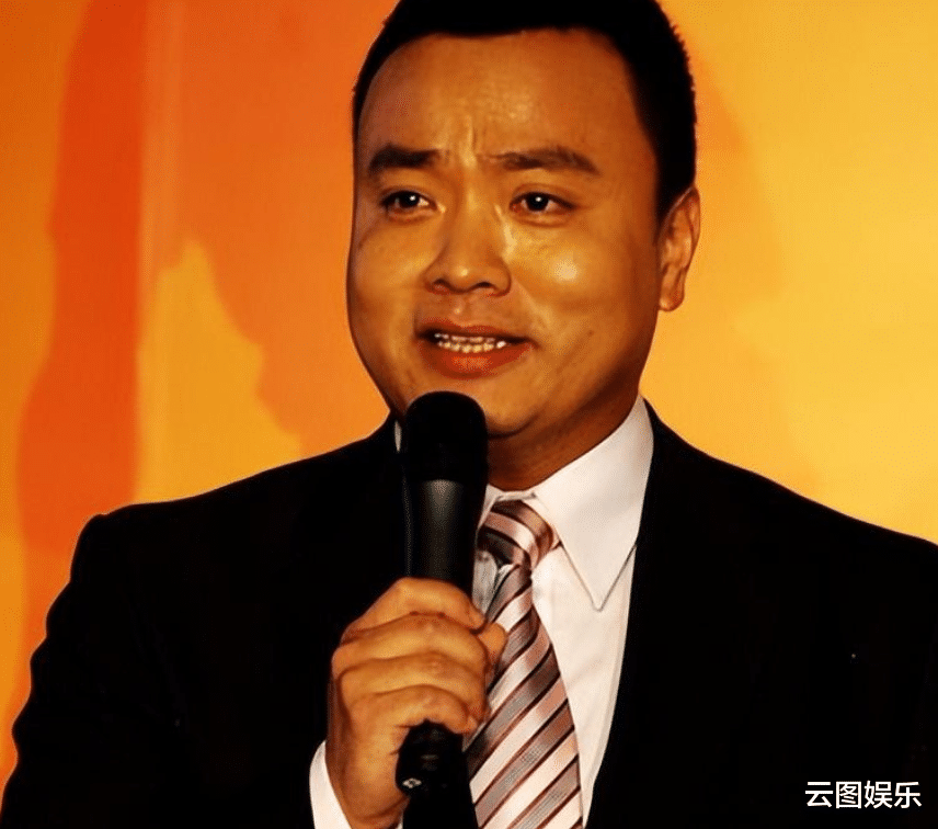 刘园园|沙桐小12岁二婚妻子带娃出游！皮肤白皙似少女，11岁女儿可爱像爸