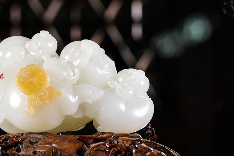 文玩|「璞玉雅藏」和田籽料 玉雕把件 熊明星玉雕《诸事如意》鉴赏