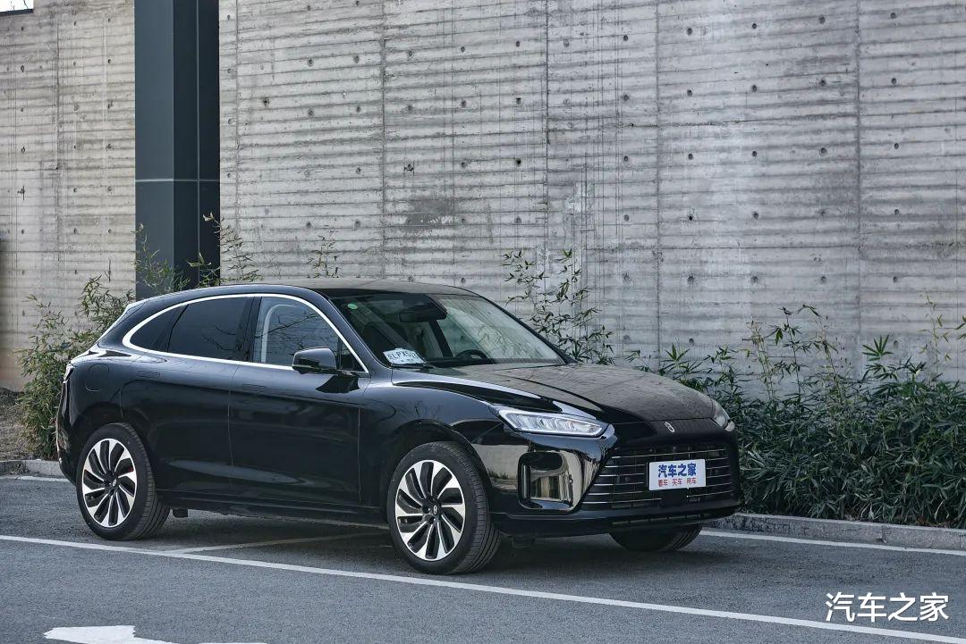 華為|中型SUV，油耗比漢蘭達低，加速比卡宴快，不到28萬就能買！