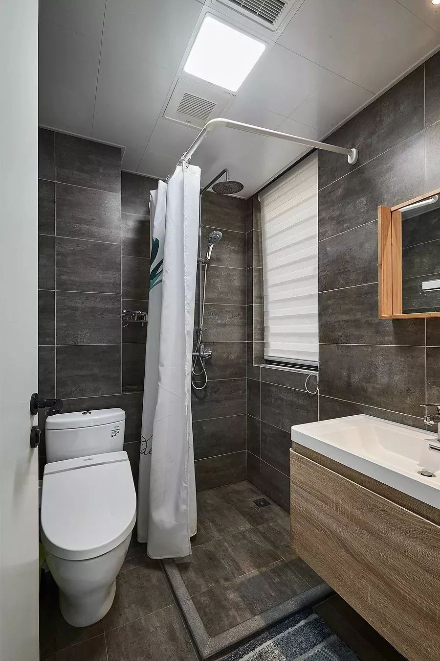 自建别墅洗手间做干湿分离，想要美观实用，该怎么装？