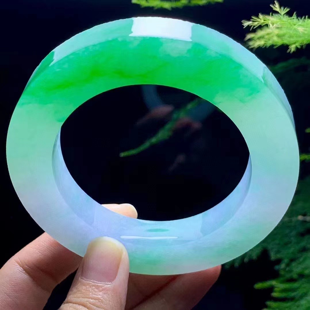 翡翠手镯|【飘阳绿翡翠手镯胚】 【尺寸】55-12.5-11.5mm , 似花般嫣然,似光般魅离轻柔温润…色浓色阳娇艳古典…灵动温婉…