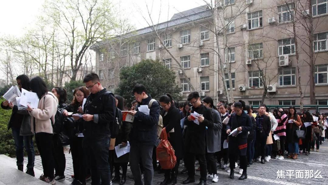 00后|公务员薪资高吗?00后晒出“真实收入”,还是铁饭碗吃香!