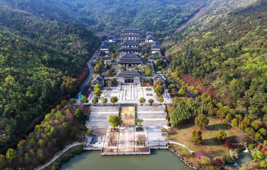 北京市|江苏海拔341.7米的山，是太湖东岸群山之冠，苏州市最高峰