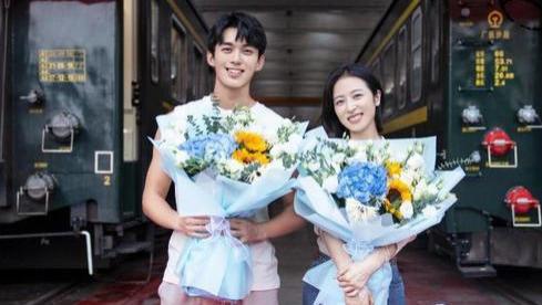 吴磊|吴磊新剧杀青，与大10岁女主谈姐弟恋，为角色苦练球技晒黑皮肤