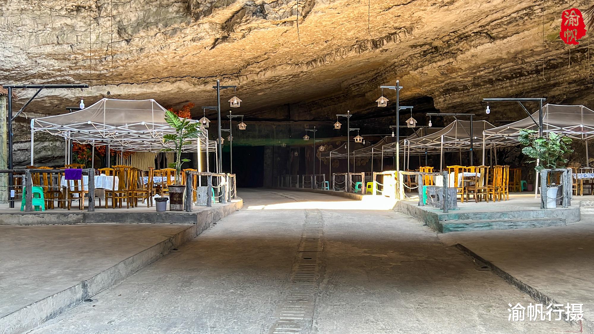 徒步|藏在重庆大山里的溶洞餐厅，可容百人就餐，相传曾是古代兵工厂