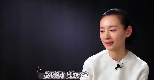 董洁|“国民初恋”董洁：与10岁儿子拍婚纱引热议，病态母爱令人唏嘘？