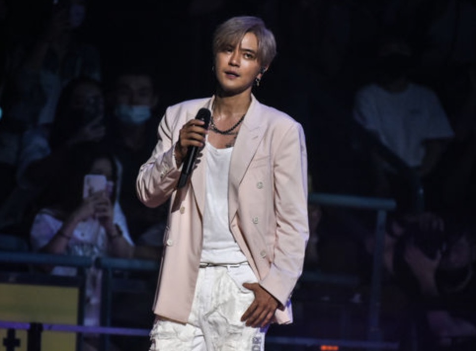 罗志祥|罗志祥否认MV封面造型抄袭，自称是致敬Lisa，网友斥其为抄袭找借口