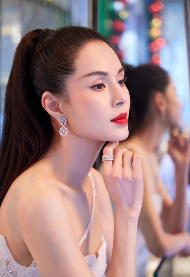 李若彤|演员李若彤，和富商同居10年被分手，56岁结婚靠缘分