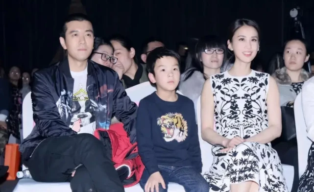 黄圣依|黄圣依购买百元卫衣,意外公开手机号及地址,收货人曝光与杨子真实关系