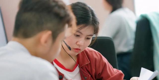 西装|北大硕士求职遇冷,新985学历鄙视链出现,细看原因很现实