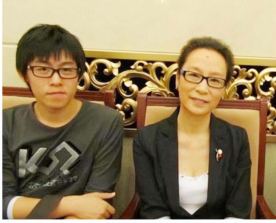 奚美娟|奚美娟：没出月子就离婚，单身养子27年，离婚多年与前夫情同一家