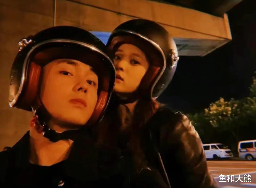 白敬亭|白敬亭宋轶见父母被拍,搬新房疑似同居,恋情曝光时机对男方不利