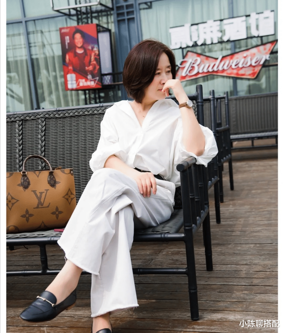 短发 这才是50+女人最气质的形象：裙子要选长、发型要选短，优雅知性