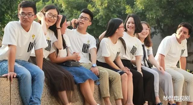 30岁女博士因病瘫痪,被丈夫抛弃,却靠一根手指逆风翻盘