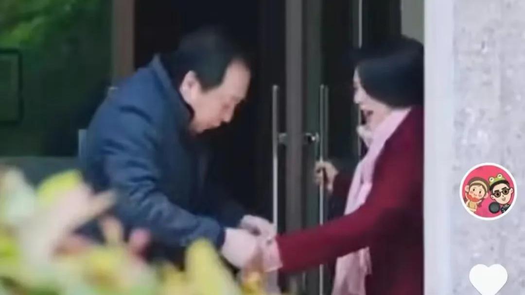 |大瓜！神仙眷侣老艺术家夫妻，男方被曝要塌房！