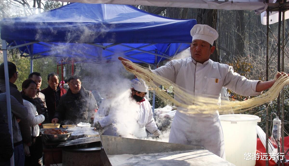 饵料|收费十元可以钓大鱼,鱼塘老板联明反被聪明误,这次赔大了