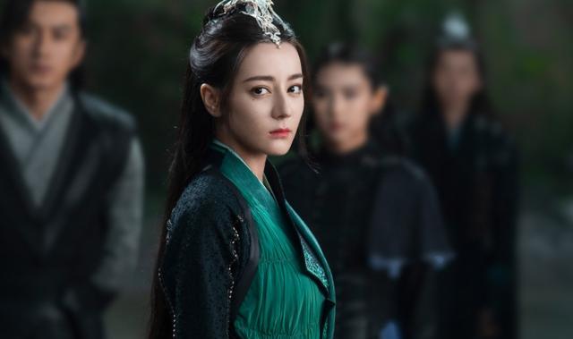 冯绍峰|“雪三月”曾出演《君九龄》,观众差点没认出,选对造型好重要!