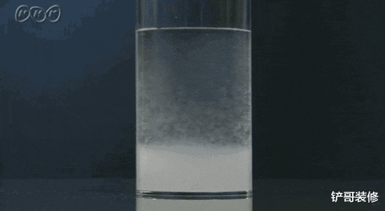 终于弄懂了,如厕后,为何我们将厕纸扔纸篓,而日本人扔马桶冲走