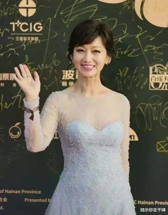 关之琳|“不老女神”跌下神坛，整容p图装少女，疯狂营销没演技